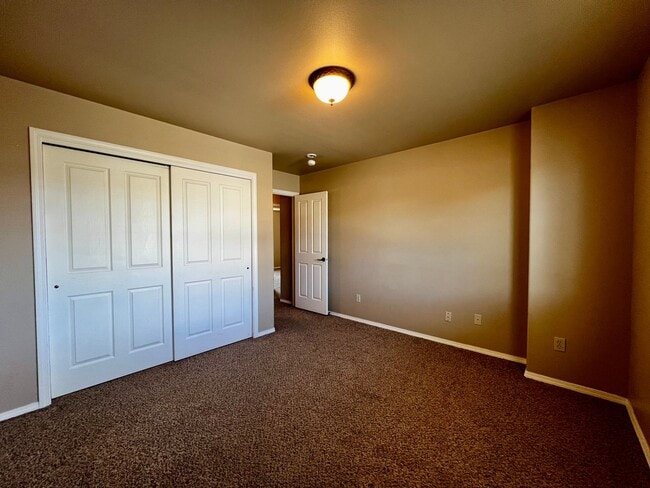 Building Photo - 636 S 36th Ave