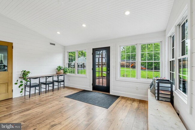 Building Photo - 2406 Upper Ridge Rd