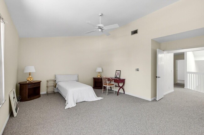 Building Photo - 7865 La Mirada Dr
