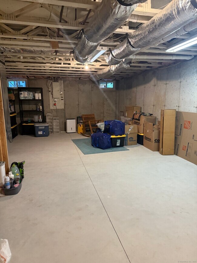 Building Photo - 11 D Riverview Dr