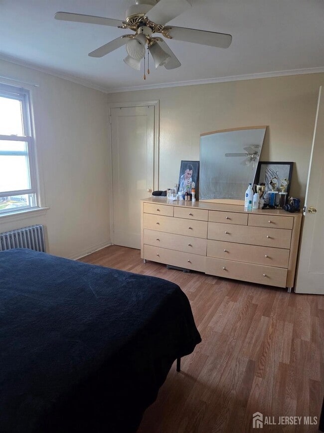 Building Photo - 413 Paderewski Ave