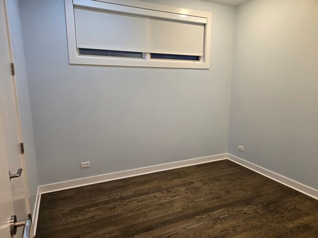 Building Photo - 2744 N Lincoln Ave