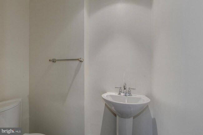 Building Photo - 1401 35th St NW