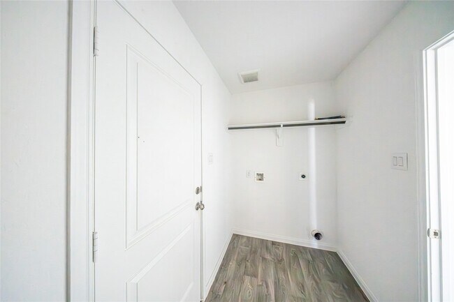 Building Photo - 16802 N Marie Vlg Dr