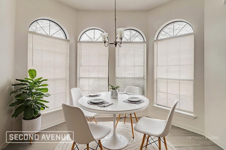 Building Photo - 8802 Briarwood Dr