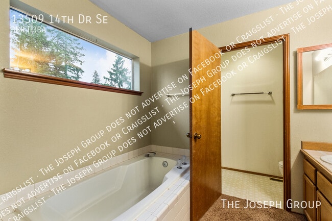 Building Photo - 13509 14th Dr SE