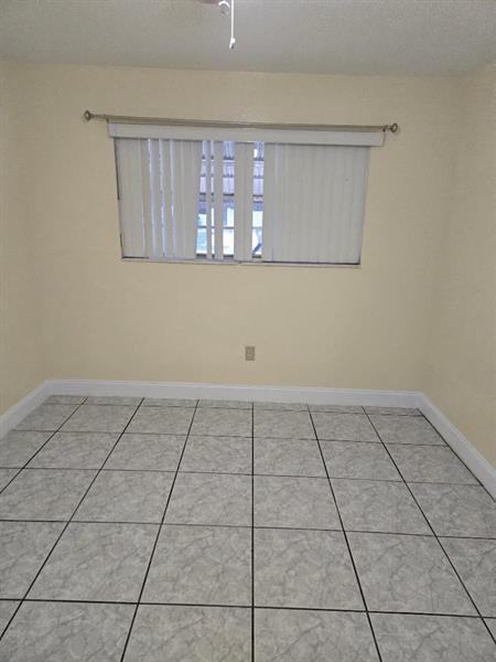 Building Photo - 5461 SW 38th Ct