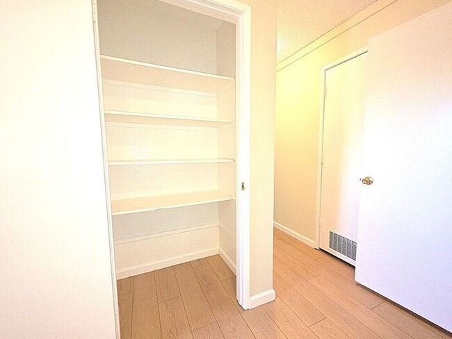 Building Photo - Beautiful, Very Large 2 Bedroom with Garage, Fireplace, Balcony & A/C Near Washoe Golf Course
