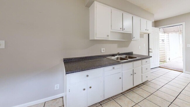 Building Photo - Akron 3 Bedroom Single Family Home