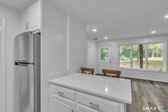 Building Photo - 15 Cardinal Dr