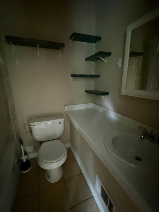 Building Photo - 4 Bedroom Colonial SFH - Reisterstown