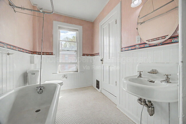 Building Photo - 2214 E 13th Ave