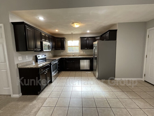 Building Photo - 47 Oak Pointe Cir