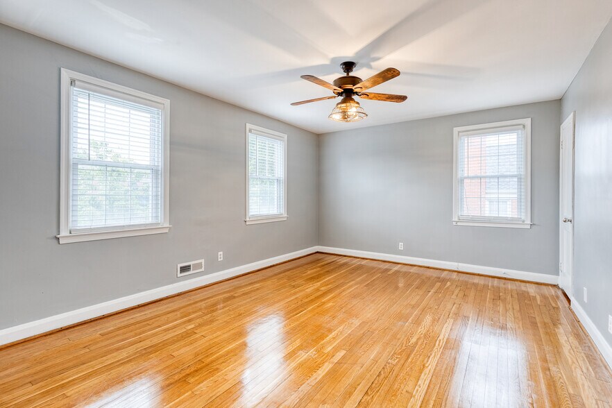 Building Photo - 1517 Dellsway Rd