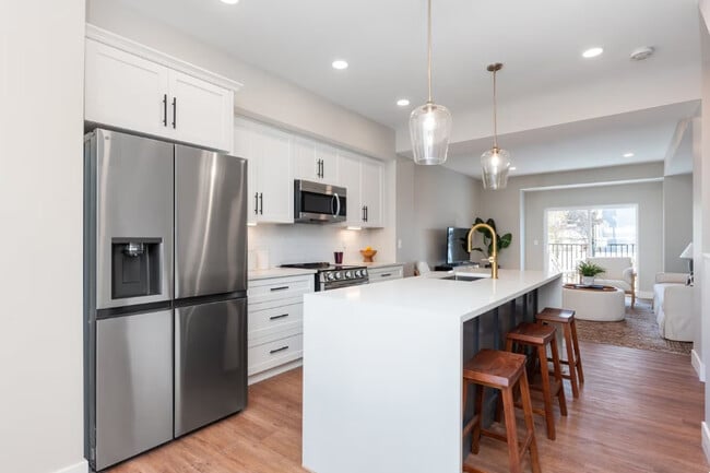 Building Photo - Butterfield Crest