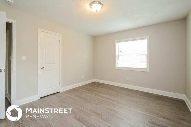 Building Photo - 721 Sleepy Hollow Dr
