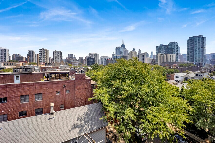 Building Photo - 340 W Evergreen Ave