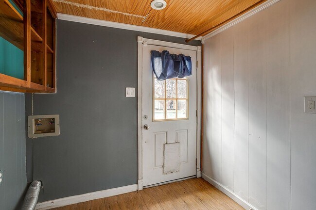 Building Photo - Amazing Historic 1940's Home in Original Cleburne- 4 Bed- 3 Bath w/ Multiple Living Areas- 76033