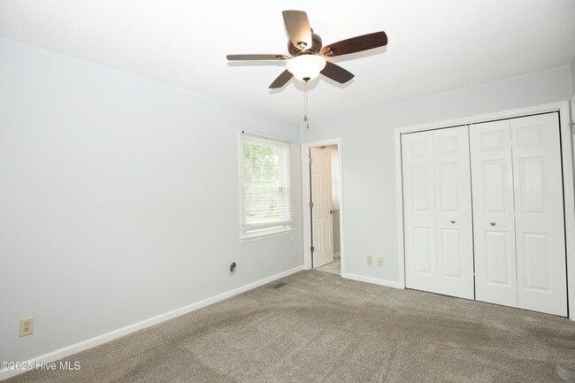 Building Photo - 2435 Longleaf Dr SW