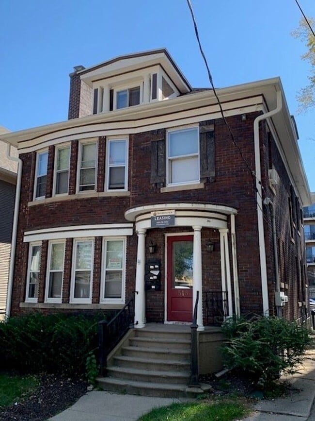 Building Photo - Bassett &amp; Wash, LLC 515 WW