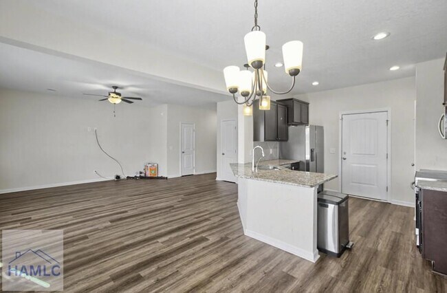 Building Photo - 121 Battalion Ln