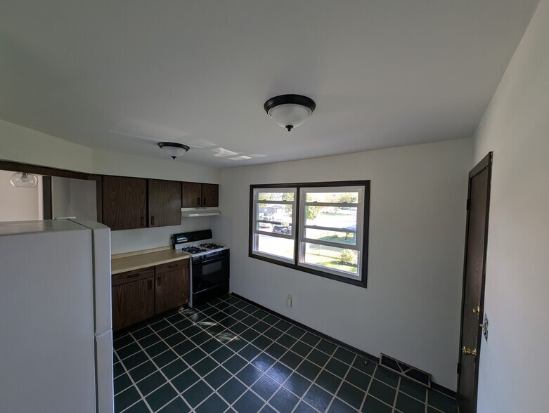 Kitchen - 224 Pleasant St