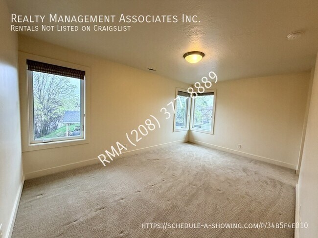 Building Photo - 2552 E Boise Ave