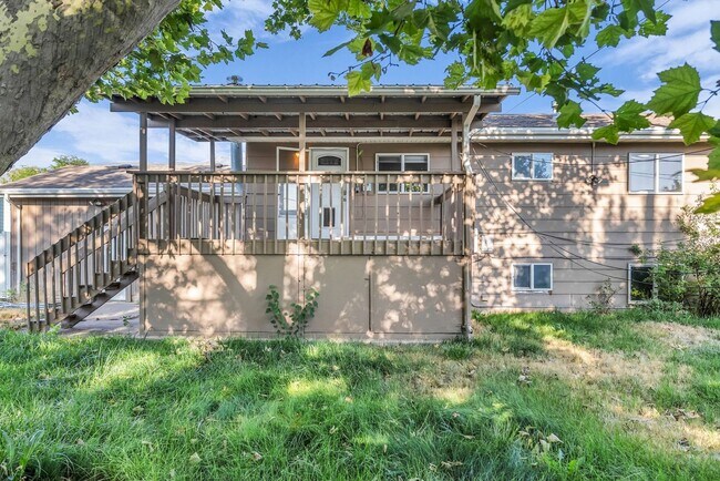 Building Photo - Spacious 4-Bedroom Layton Home with Finished Basement and 2-Car Garage
