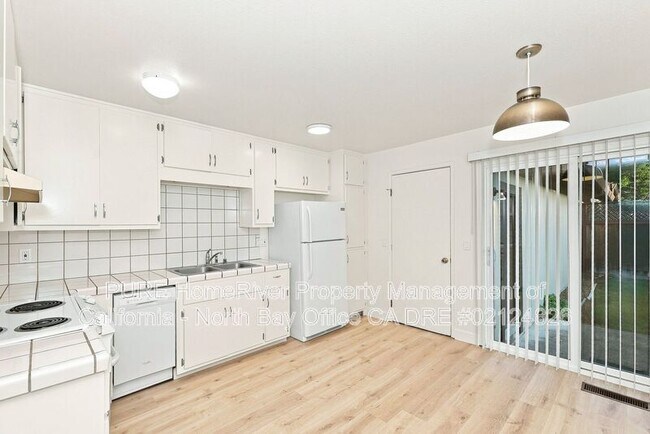 Building Photo - 5925 Montecito Blvd