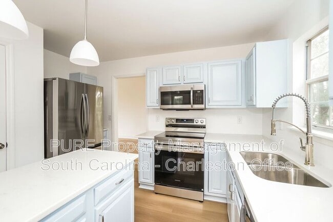 Building Photo - 1928 Oak Tree Ln