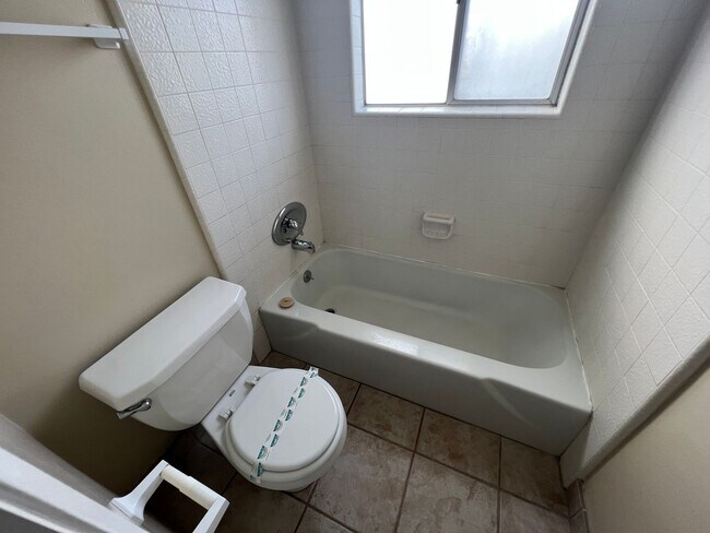 Building Photo - Large Home in Well Established Chula Vista Neighborhood