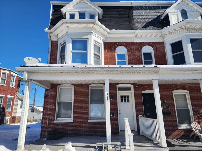 Building Photo - Charming 1-Bedroom Apartment with Hardwood Floors in York, PA!