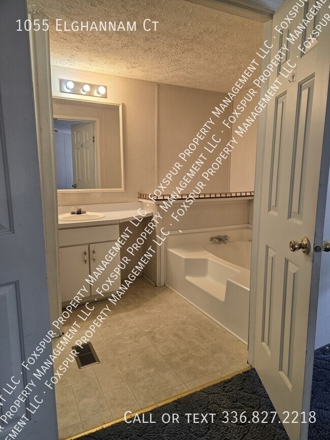 Building Photo - 1055 Elghannam Ct