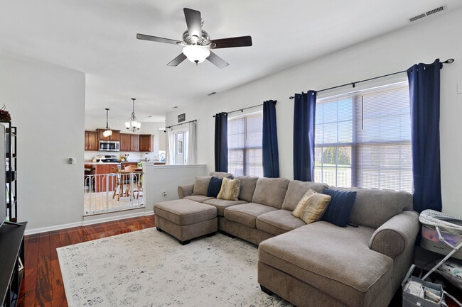 Building Photo - 20 E Darby Cir