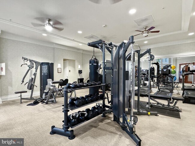Building Photo - 8220 Crestwood Heights Dr