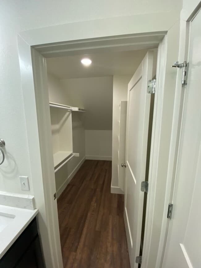Building Photo - Modern 3-Bedroom, 2-Bathroom Duplex in Pri...