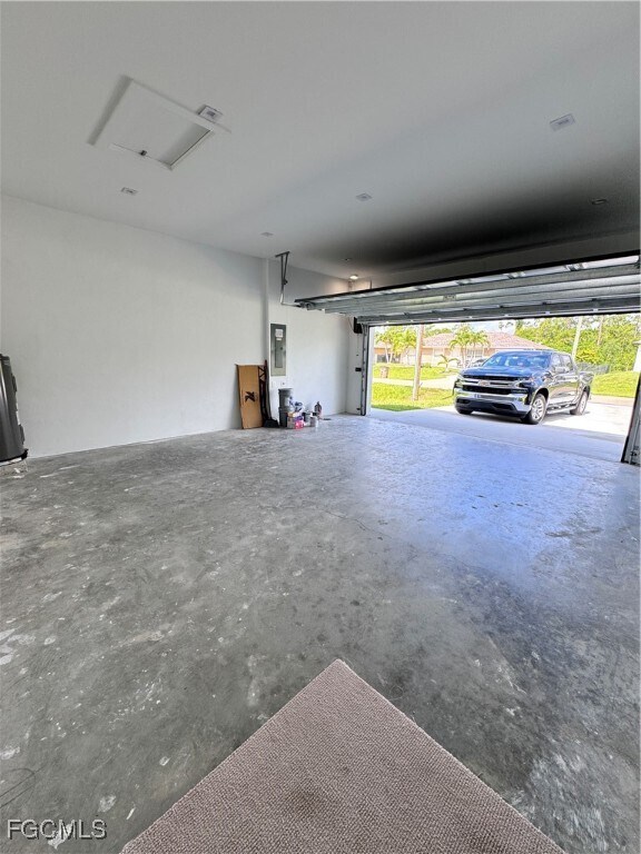 Building Photo - 1022 Apple Ave