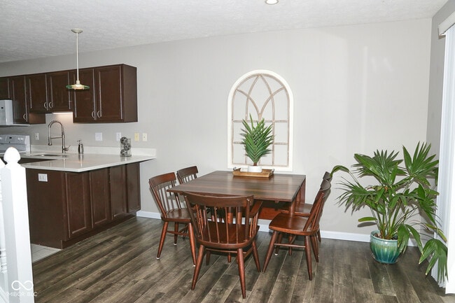Building Photo - 8362 Enclave Blvd