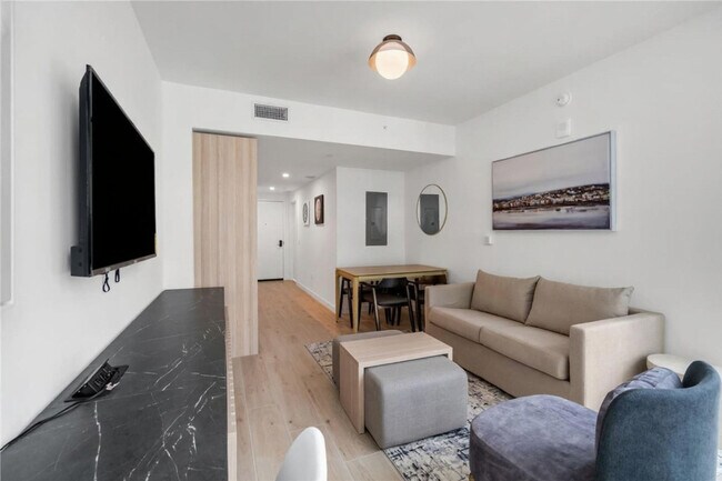 Building Photo - 225 N Miami Ave