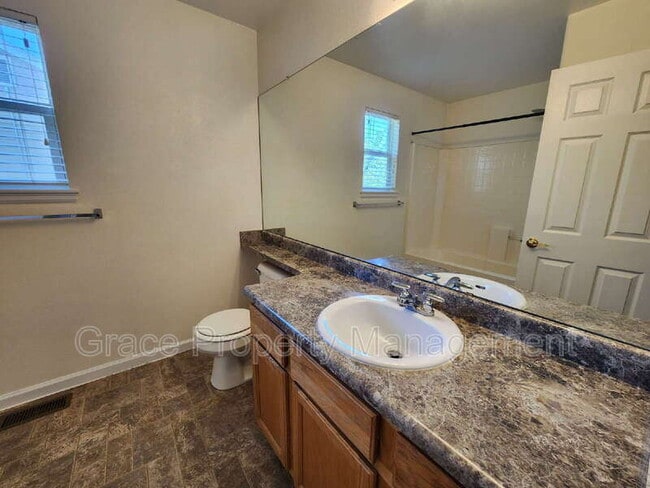 Building Photo - 553 Arbor Dr