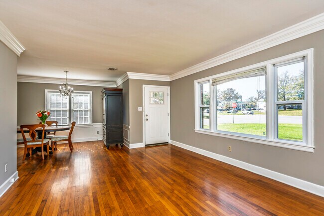 Building Photo - 2224 Harrodsburg Rd