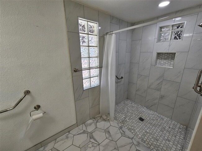 Building Photo - 6940 Hemlock St
