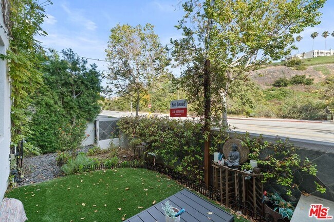 Building Photo - 12911 Bluff Creek Dr