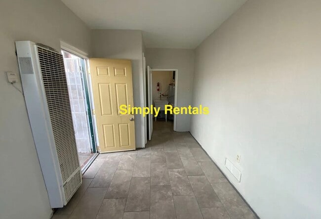 Building Photo - 208 University Blvd SE