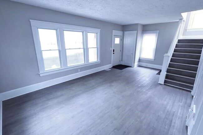 Building Photo - 893 Delia Ave