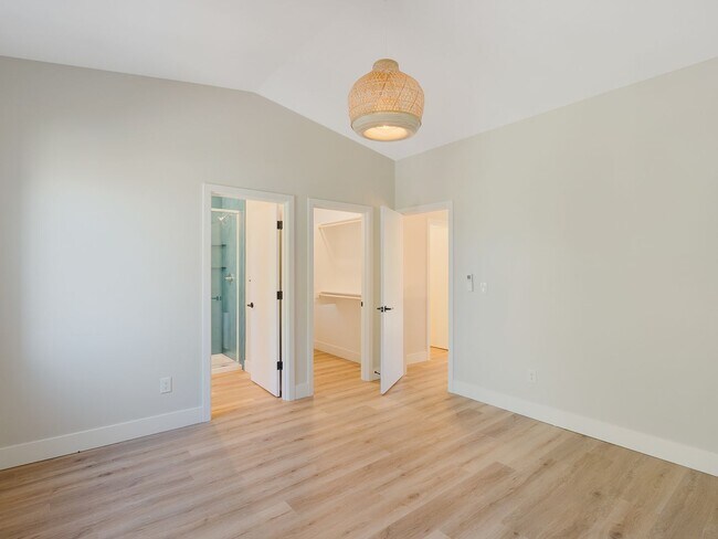 Building Photo - 3bed/2.5 Bath Duplex Unit New Construction...