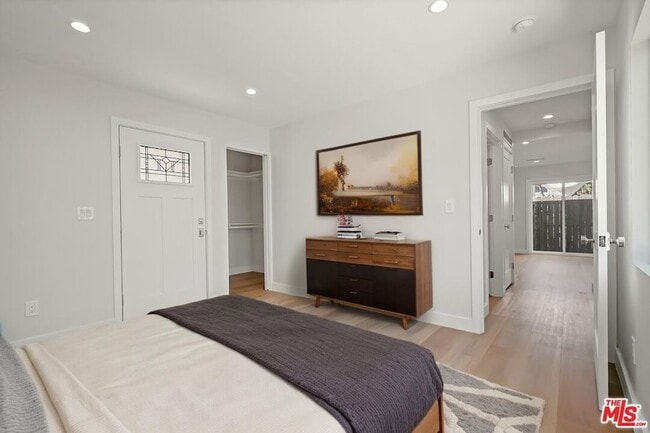 Building Photo - 1561 E Elizabeth St