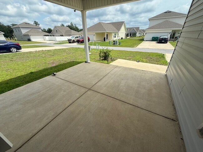 Building Photo - Beautiful 3/2 Single Family house with 2 car garage