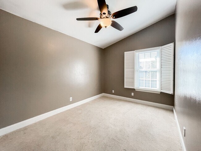 Building Photo - ***Beautiful 2 Bed, 2 Bath Condo in the Heart of Pensacola!***
