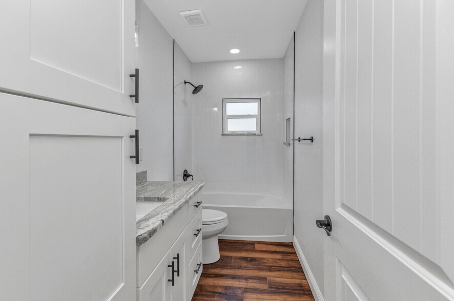 Building Photo - 419 Carmalita St